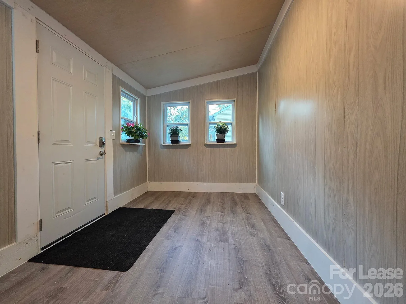 2 bed, 1.0 bath, 960 sqft, $1,375 — Photo 2
