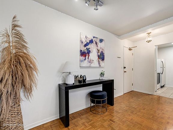 2nd image of 420 W Aldine Ave APT 225