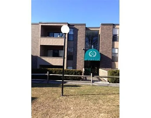 60 Shrewsbury Green Dr Photo 1