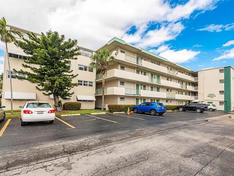 1333 E Hallandale Beach Blvd #101 — Photo 4
