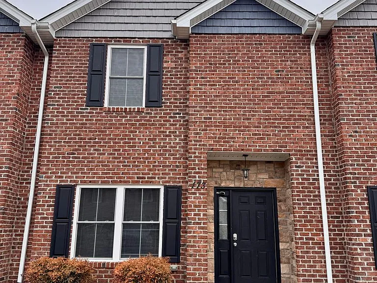 173 Cedar Point Ln — Photo 1
