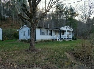 32 J C Rd, WAYNESVILLE, NC 28785