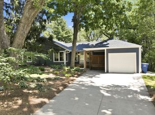 657 61st St, Des Moines, IA 50312