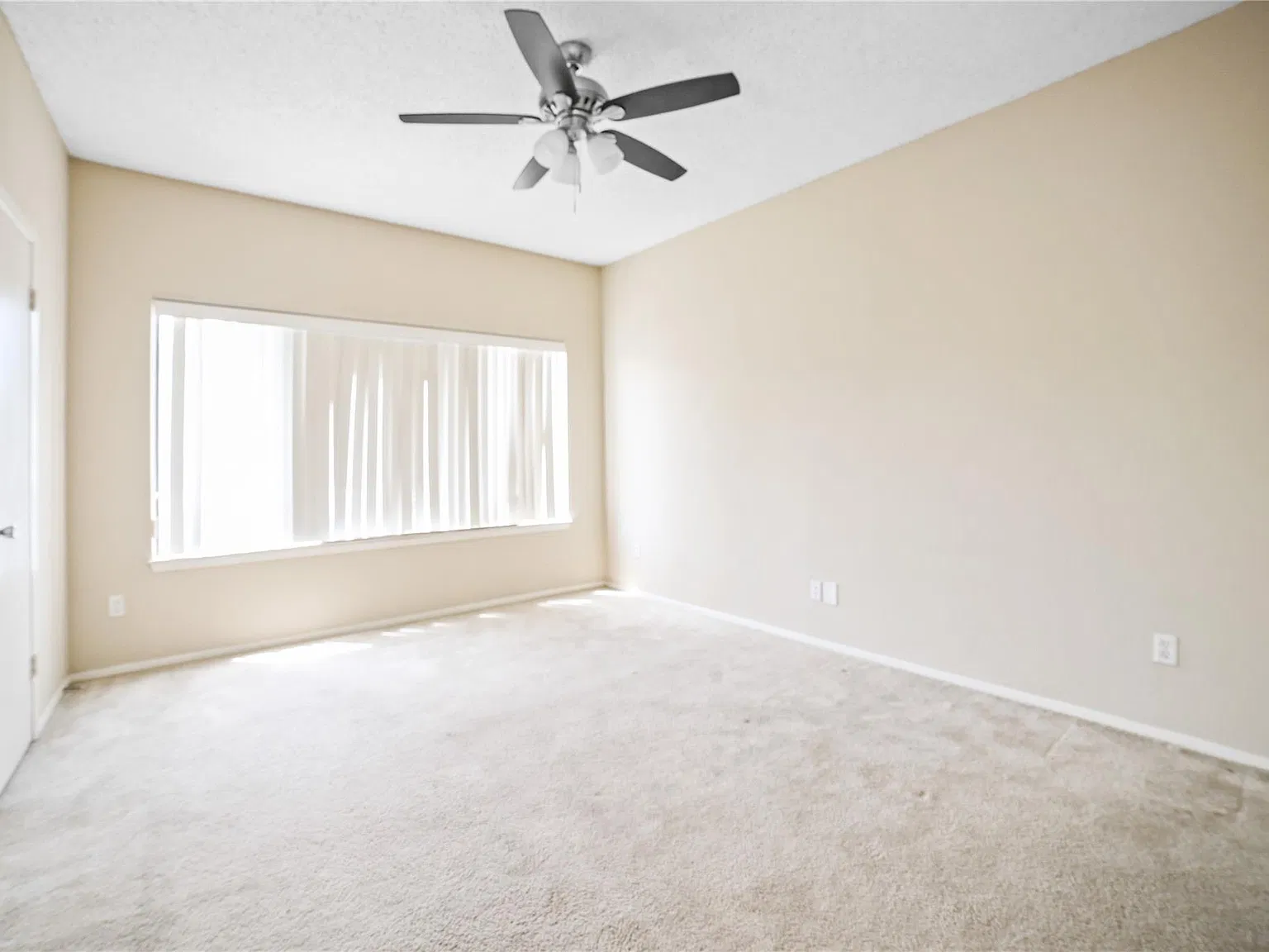 2 bed, 2.0 bath, 904 sqft, $2,100 — Photo 3