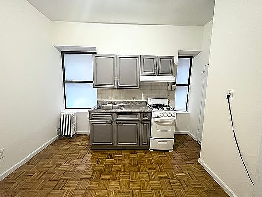 3rd image of 407 W 52nd St APT 1C