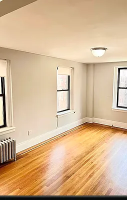 Rented by Arwell Realty | media 5