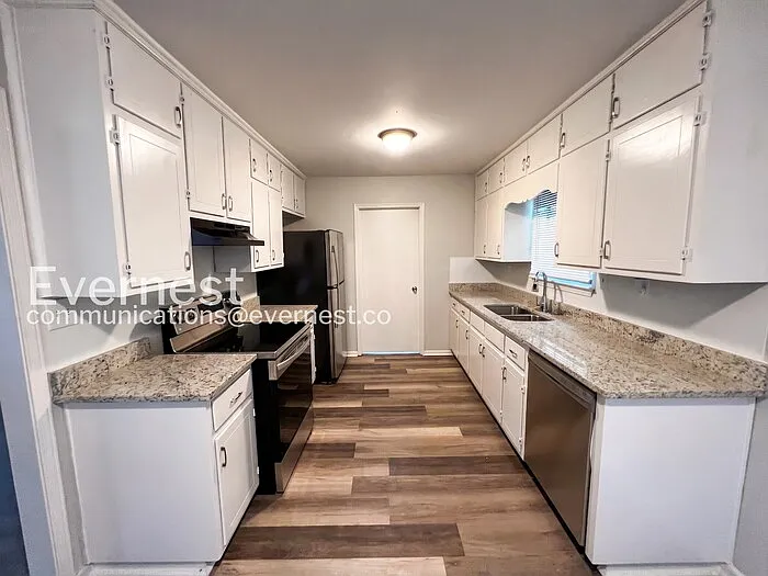 5328 Balboa Ave — Photo 6