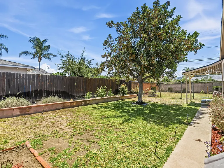 750 E Mountain View Ave — Photo 31