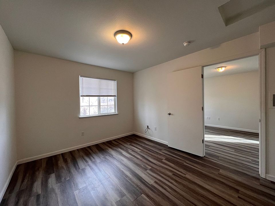 2nd image of 475 E Cedar St #5