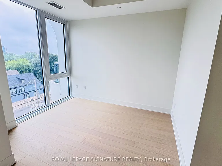322 Dupont St #605 — Photo 12