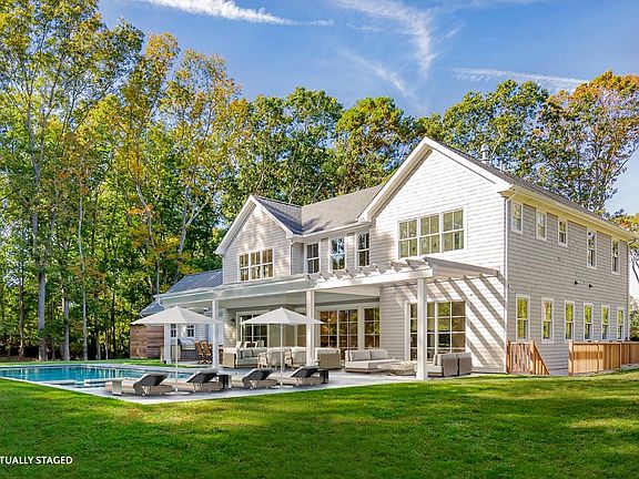 2nd image of 15 Sag Harbor Ct