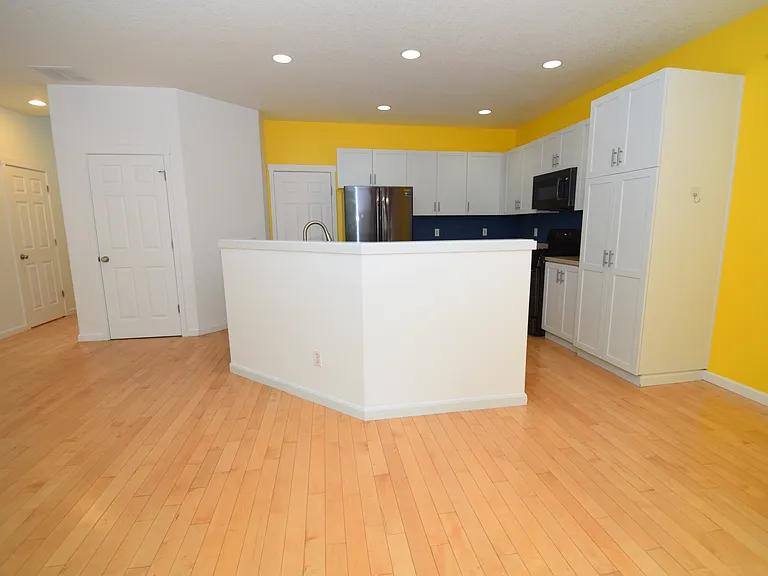 432 NE 57th Ave — Photo 6