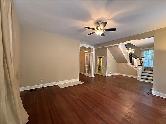 3rd image of 421 Boulevard St