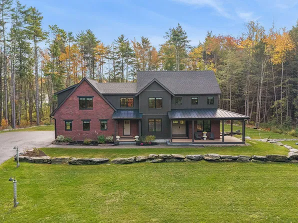 15 Deerfield Way, Falmouth, ME 04105