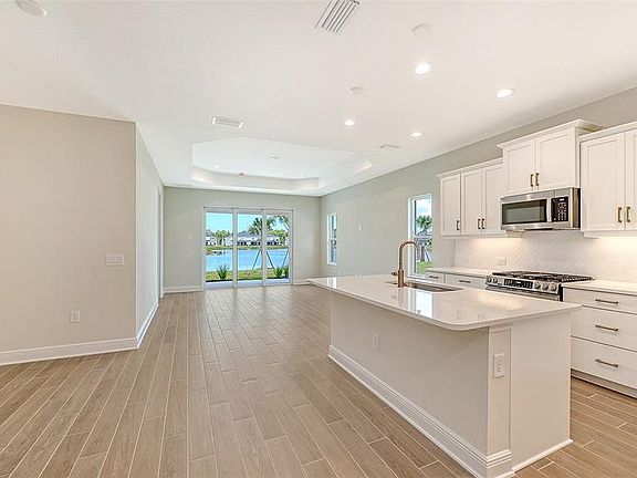 5th image of 9866 Crystal Isles Cir