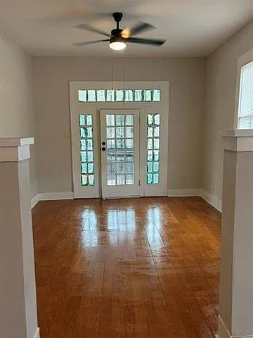 2 bed, 1.0 bath, 878 sqft, $1,300 — Photo 1