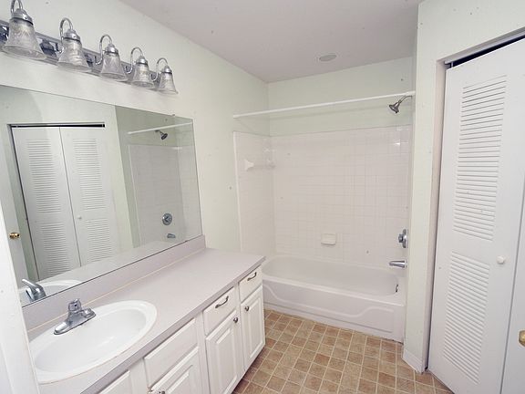4th image of 13703 RICHMOND PARK Drive #2308