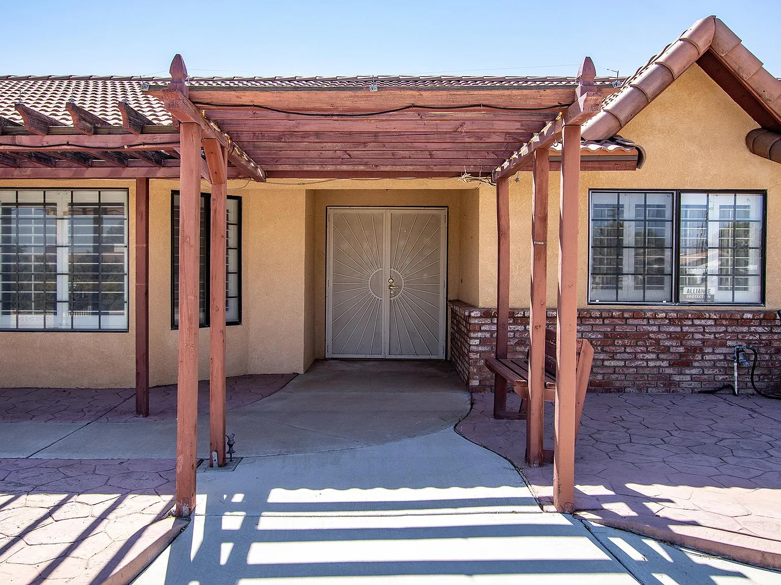 4 bed, 2687 sqft, $3,400 — Photo 2