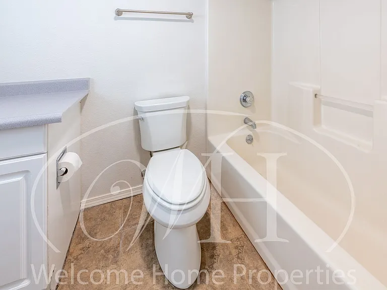 37 NW Evans Ave — Photo 17