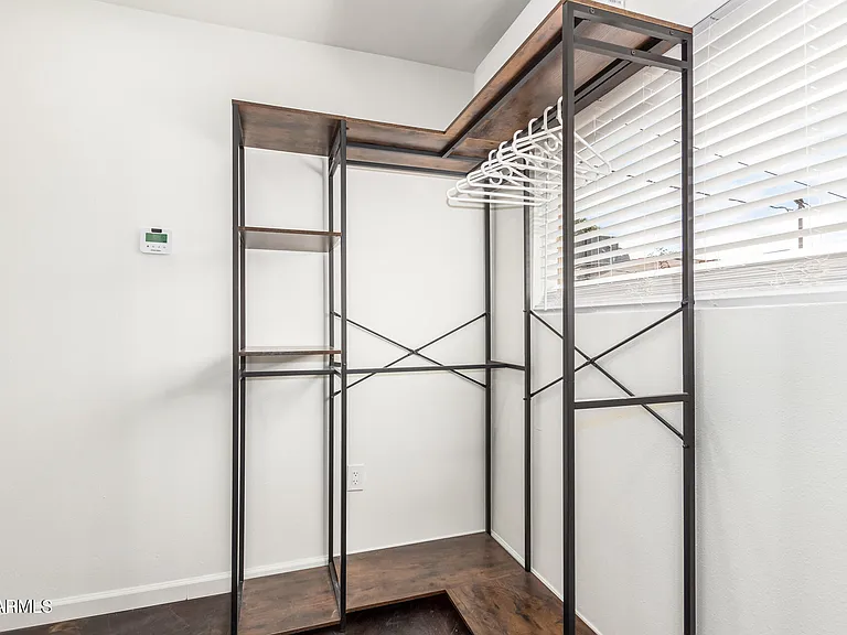 2402 W Weldon Ave — Photo 20