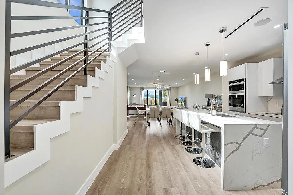 4 bed, 3.5 bath, 3600 sqft, $7,800 — Photo 4