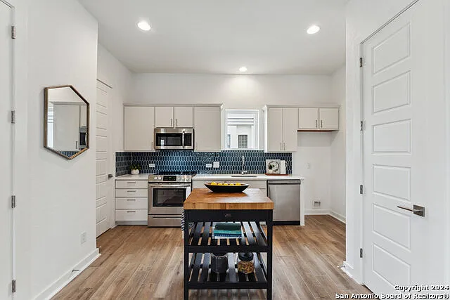 3214 N Elmendorf St — Photo 5