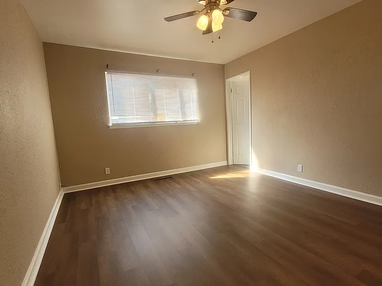 3012 Elmwood Ave — Photo 8