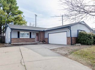 1402 Shelly Dr, Mulvane, KS 67110