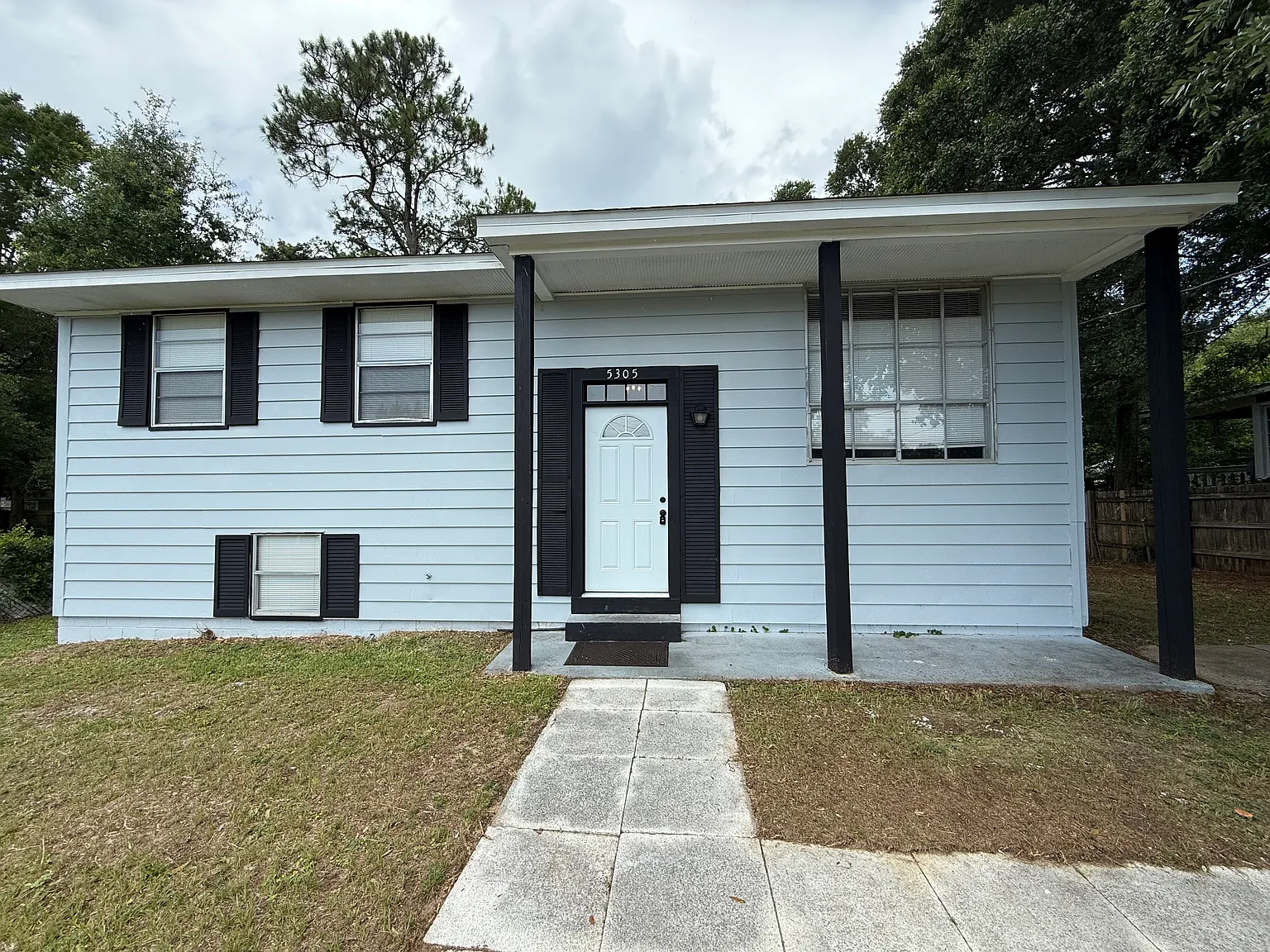 5 bed, 2000 sqft, $2,600 — Photo 2