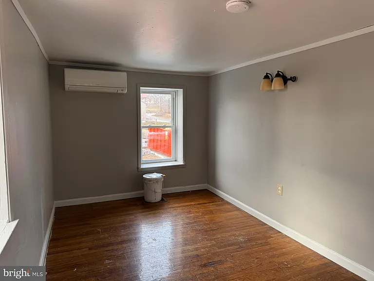 749 Center Rd — Photo 5