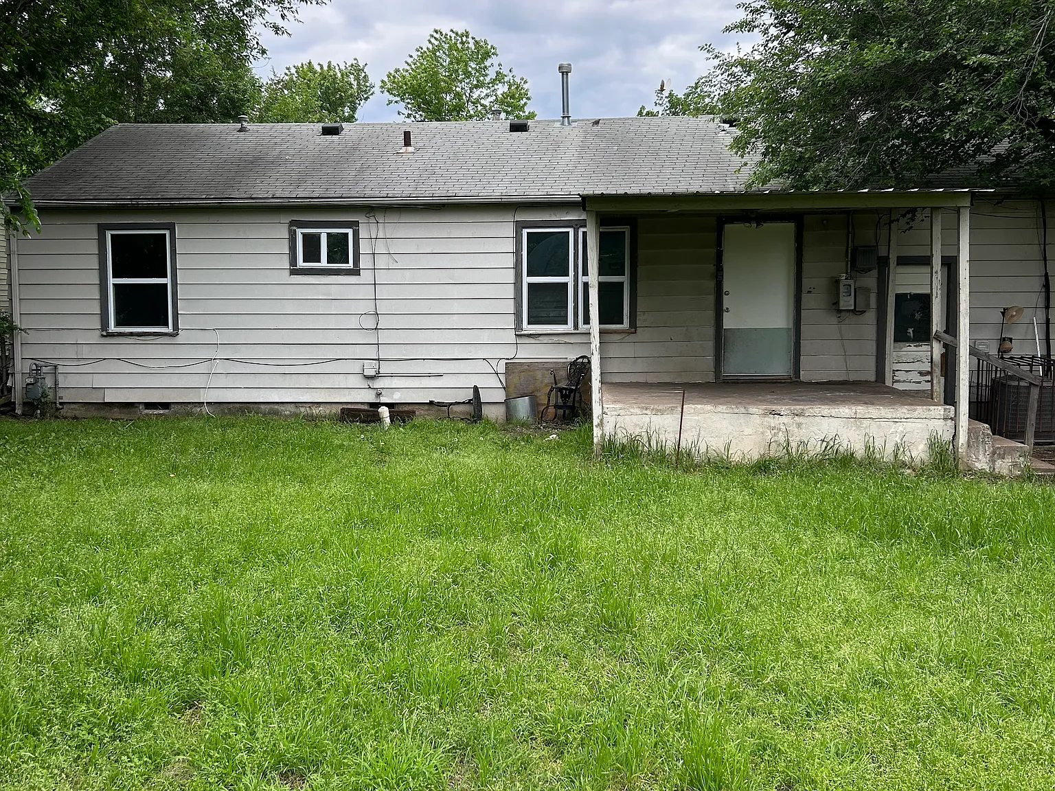 3 bed, 1048 sqft, $1,250 — Photo 2
