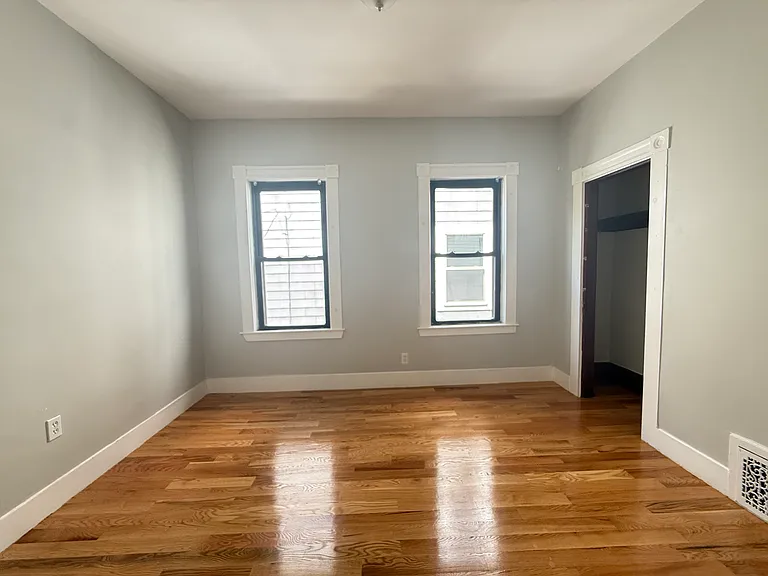 83 Pearl St #2 — Photo 2