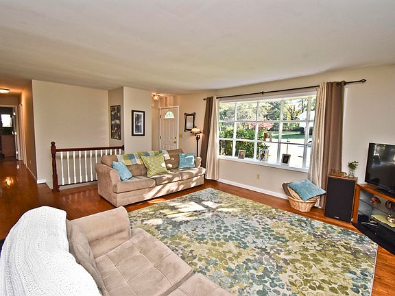 5th image of 1210 Heritage Dr