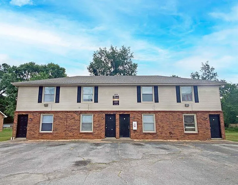 809B Golfview Pl