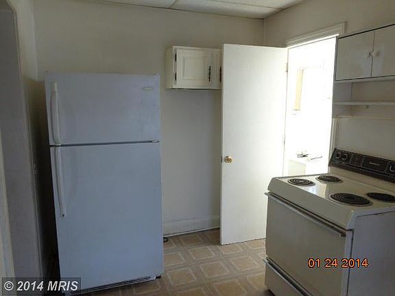 4th image of 819 W Washington St