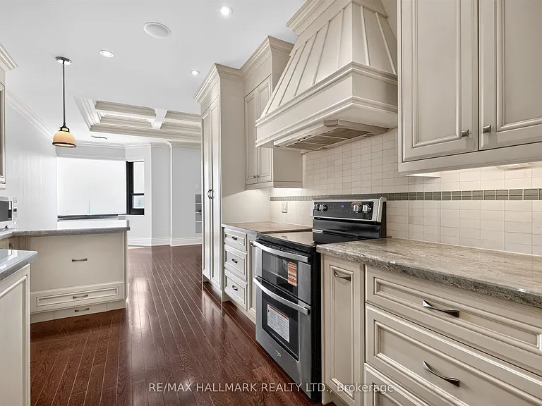 1166 Bay St #Penthouse 1 — Photo 22