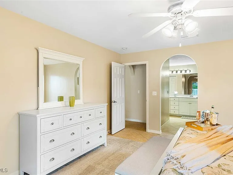 4226 SW 14th Pl — Photo 10