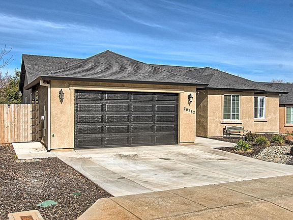 3rd image of 20262 Ballentine Dr