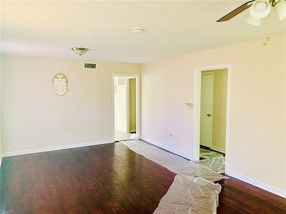 3rd image of 847 Glen Arbor Dr