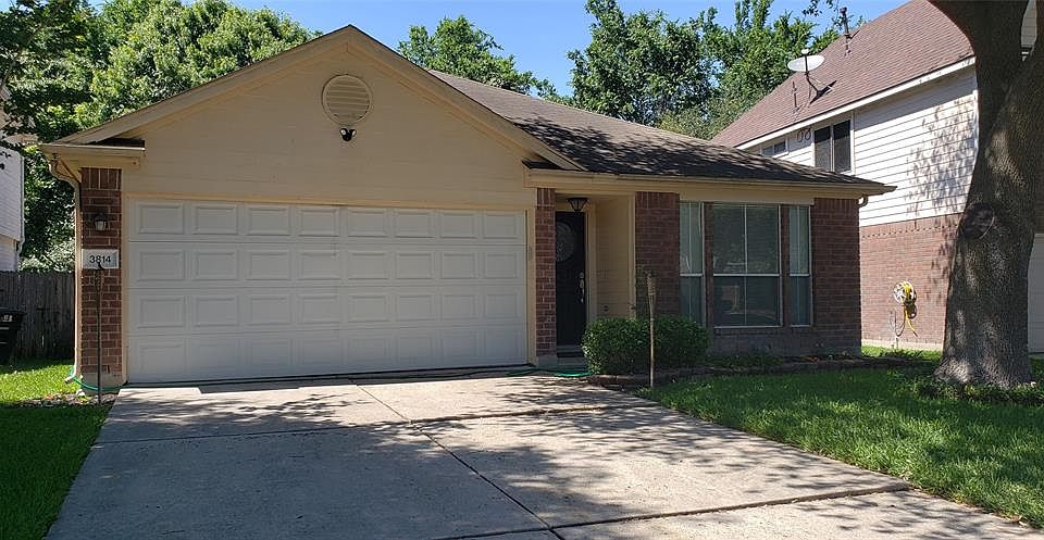 Charming 1 Story Home With Flower Beds and Fresh Mulch!!