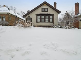 2101 E Beverly Rd, Shorewood, WI 53211