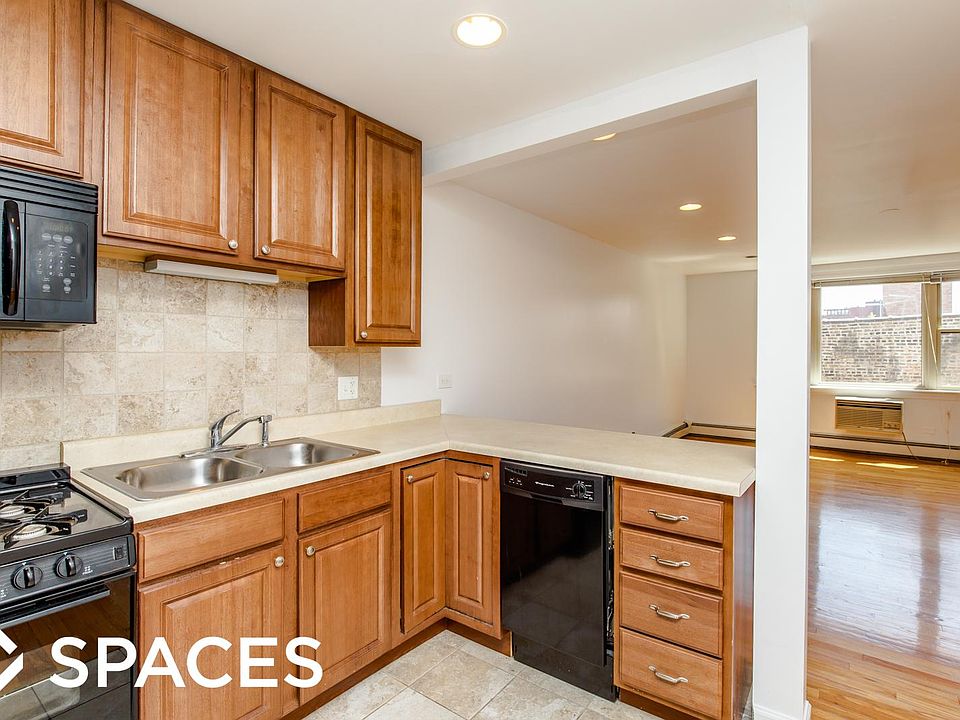 1st image of 3161 N Cambridge Ave APT 501