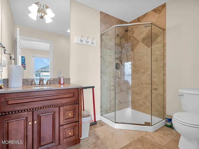 21 Blaine Ave #11 — Photo 18