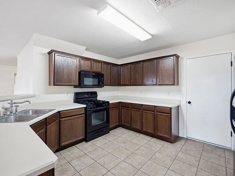 6790 S Parliament Dr — Photo 8