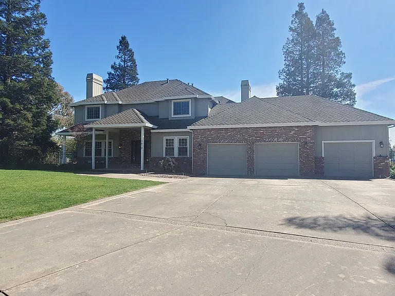 1610 Chris Ln — Photo 1