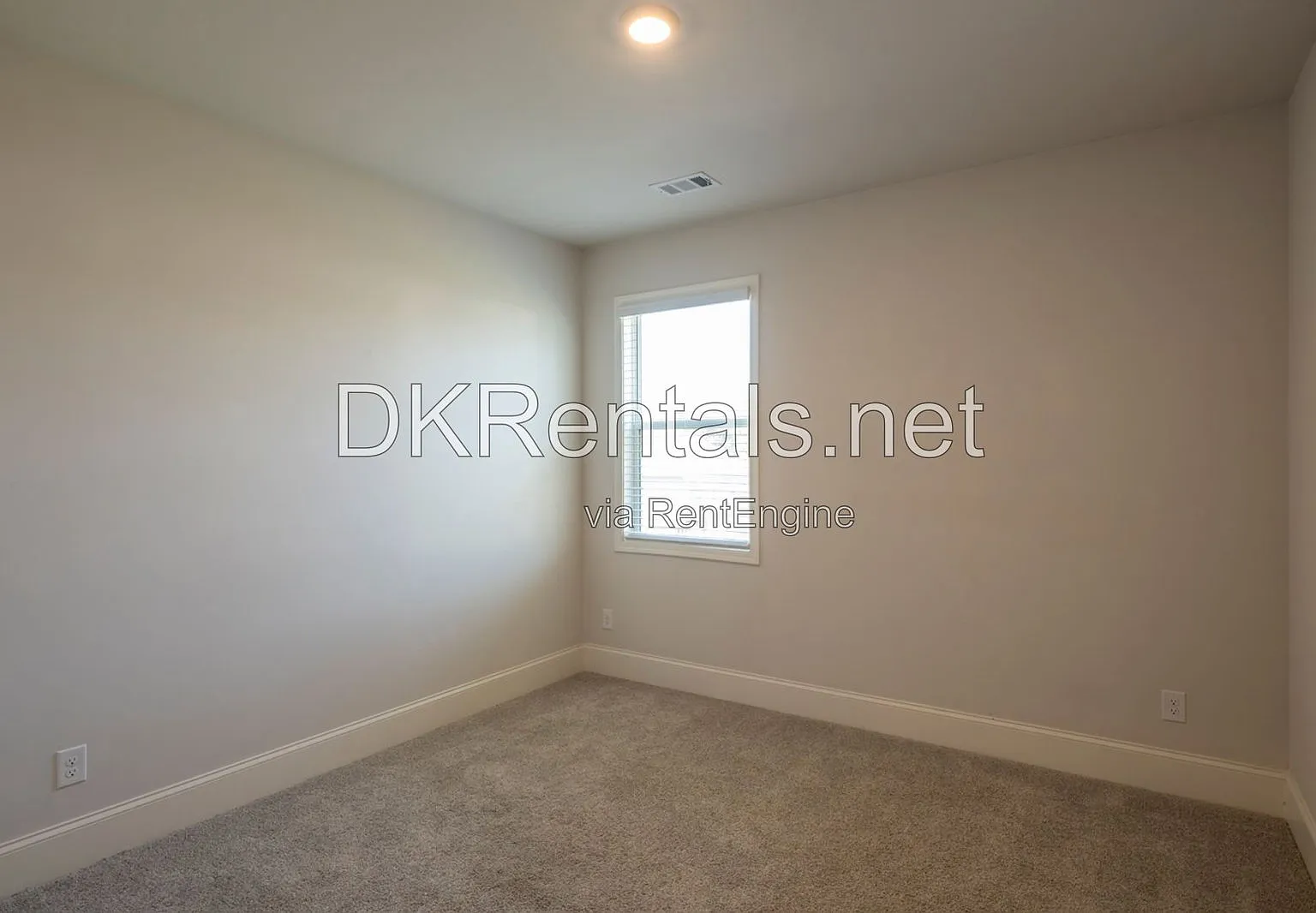 5 bed, 3.0 bath, 3100 sqft, $2,950 — Photo 2