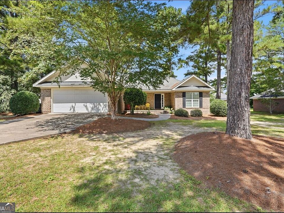 1st image of 815 Maple Dr
