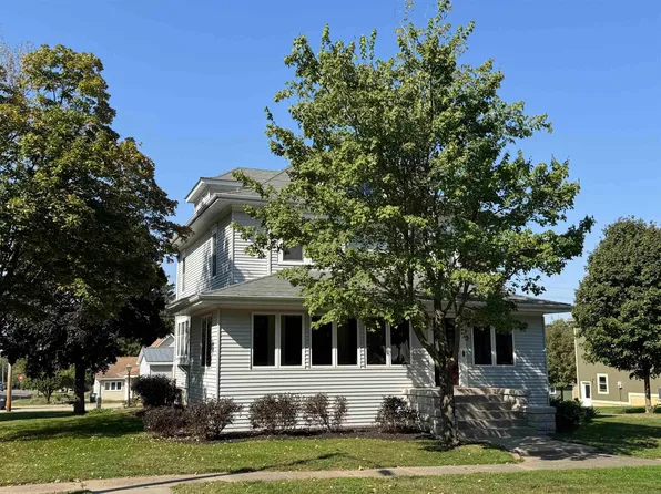 511 3rd St, Parkersburg, IA 50665