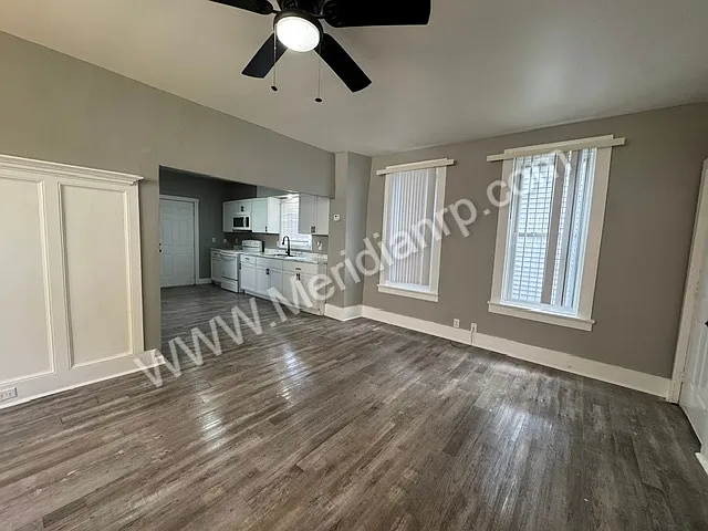 1104 Stophlet St — Photo 3