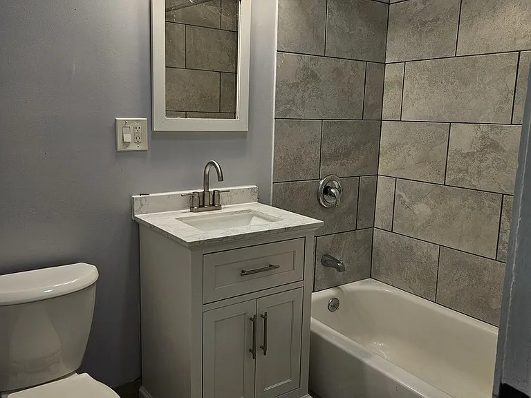 2500 W Pershing Rd #1R — Photo 8